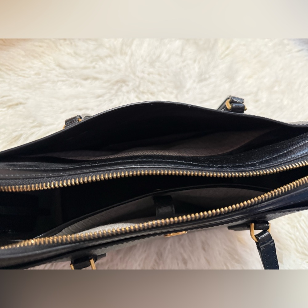 Tory Burch Robinson Small Leather Tote - Picture 11 of 11